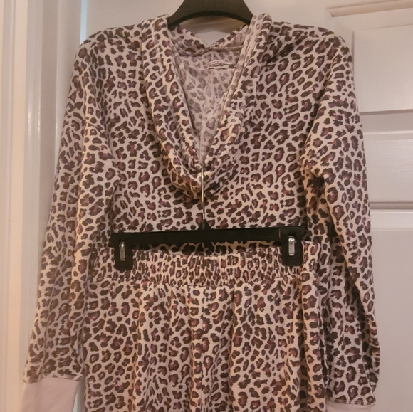 NWOT Victoria's Secret Glow Leopard Thermal Waffle Pajamas/Loungewear Set - Picture 4 of 6